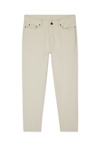 Jean en denim beige avec une coupe slim, dotés d'une fermeture éclair, de cinq poches et de détails de couture marron contrastants.