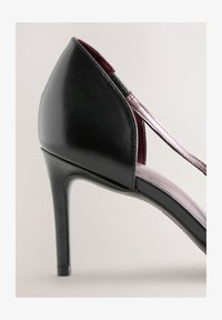 Unausgewählt, black