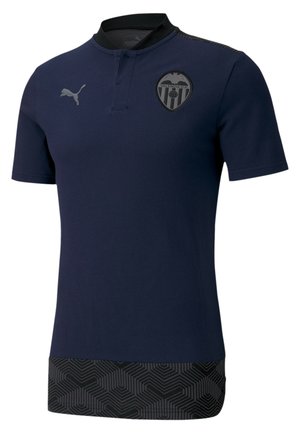 Ciemnoniebieska koszulka piłkarska Valencia CF z czarnym wzorem na krawędzi, logo Puma po prawej stronie klatki piersiowej oraz herb klubu po lewej stronie klatki piersiowej.