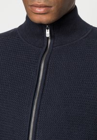 TOM TAILOR BASIC STRUCTURE ZIP JACKET - Gilet - navy melange