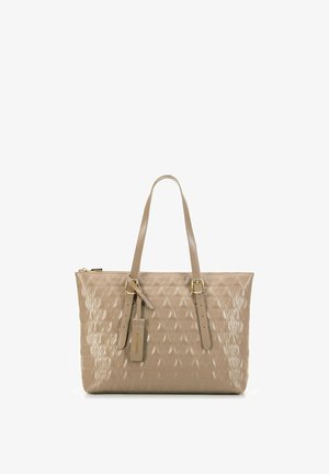 Beżowa torba tote z syntetycznego materiału, o teksturowanym trójkątnym wzorze, podwójnymi ramiączkami na ramiona, złotym wykończeniu i zapięciem na zamek. Zawiera metkę z logo.