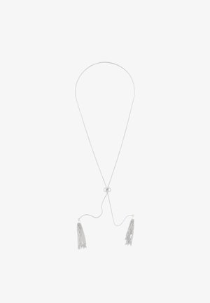 Sølv halskæde med en tynd kæde, der har to lange frynser i hver ende. Glat overflade med en rund spænde i midten.