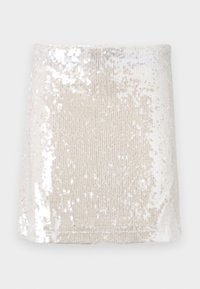 Gonna corta e aderente realizzata in tessuto a coste con un design senza cuciture, ricoperta di paillettes argento iridescenti. I bordi sono puliti e senza orlo.