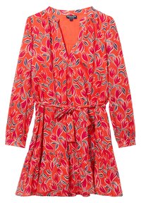 Punane pika varrukaga kleit, millel on roosa ja sinine lillemuster, v-kaelus, sisse tõmmatud talje seotud vööga ja volangiga seelik.