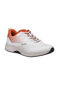 Pánské tenisky s bílým textured svrškem, oranžovými akcenty na patě a polstrovanou podrážkou. Obsahují šněrovací design a detail loga.