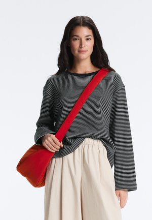 OYSHO, SHOULDER BAG - Borsa a mano - red
