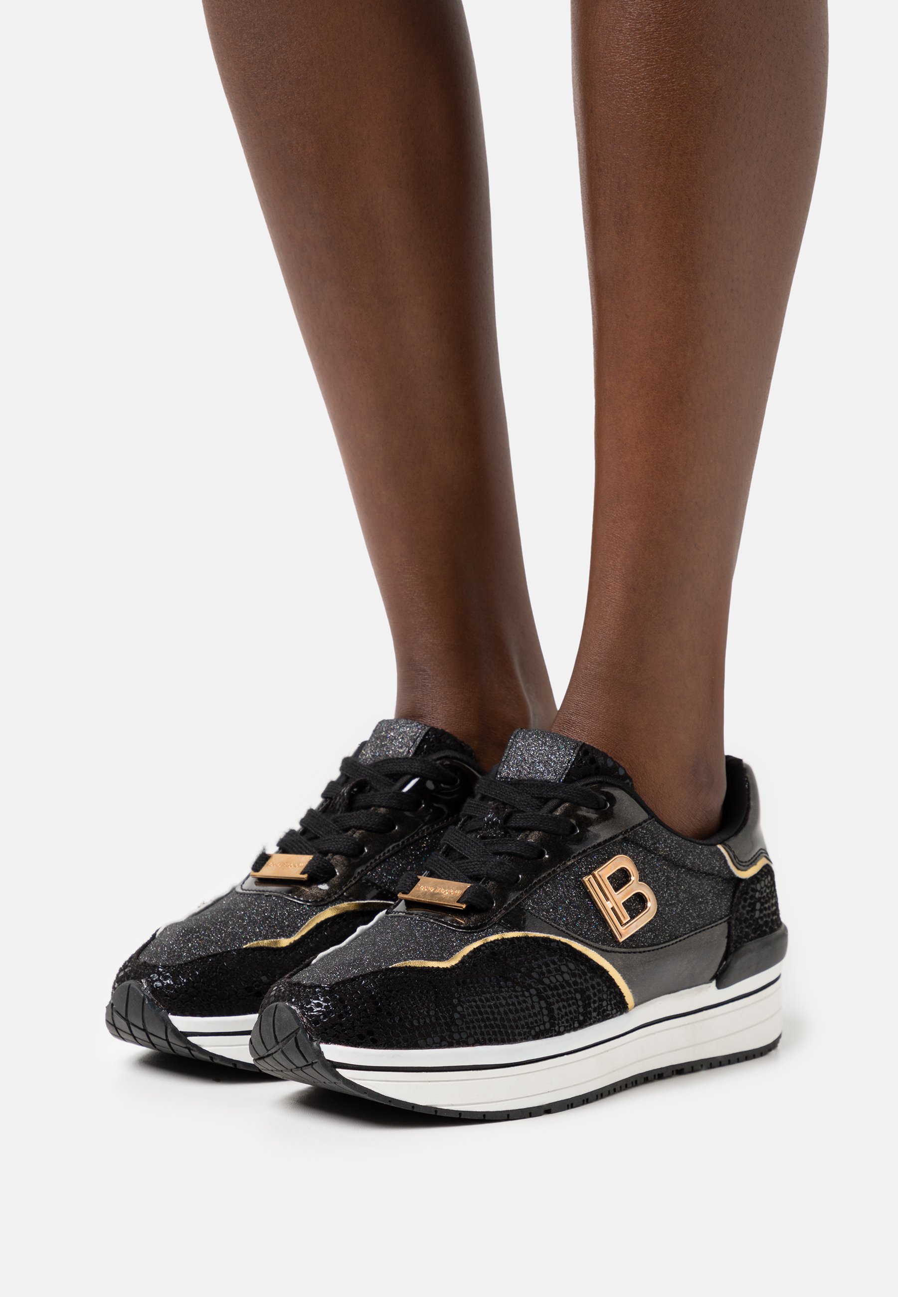 4 fingers stan smith