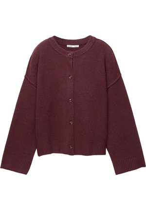 Vínový kardigan z měkké směsi vlny, s kulatým výstřihem, zapínáním na knoflíky a žebrovanými lemy na rukávech a spodním okraji. Oversized volný střih.