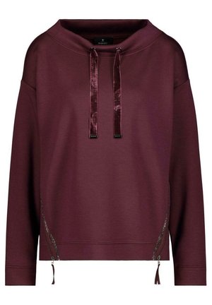 Vinrød langærmet sweatshirt med en bred krave, fløjlsagtige snore og to diagonale lynlåse nær kanten.