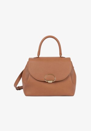 Sac à main en cuir marron texturé avec poignée supérieure, fermeture à rabat et fermoir ovale doré, plus une longue bandoulière réglable.