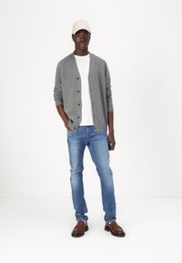 Lyle & Scott SADDLE SLEEVE V NECK - Ζακέτα - grey heather