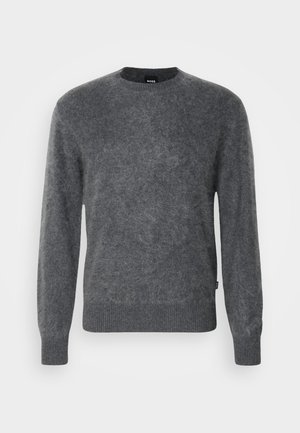 Maglione grigio in lana con scollo rotondo, maniche lunghe e orlo a costine. Finitura morbida e testurizzata senza motivi o dettagli in metallo visibili.