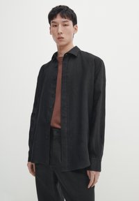 Massimo Dutti REGULAR FIT GARMENT - Hemd - black