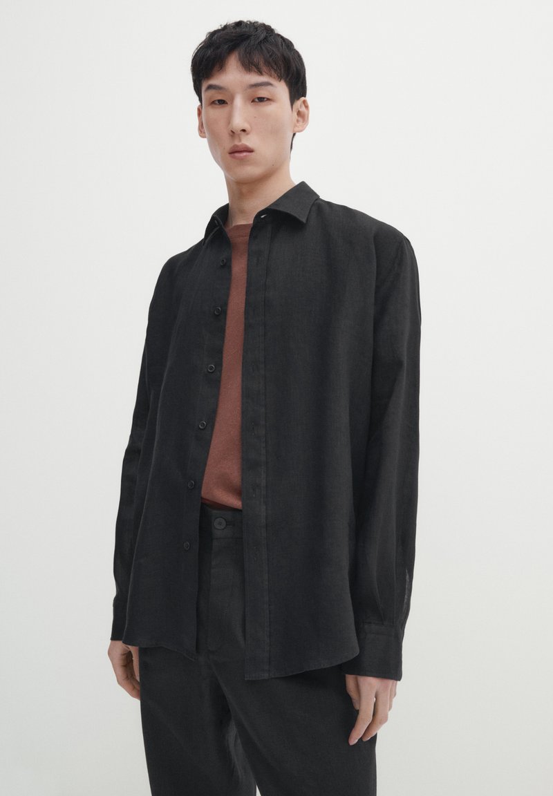 Massimo Dutti REGULAR FIT GARMENT - Hemd - black