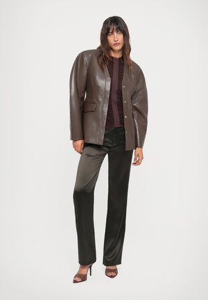 Uvrstitev 13: Nanushka - ERINA OUTERWEAR - Jakna iz umetnega usnja