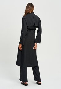 WILLA BOTANIST - Trenchcoat - black