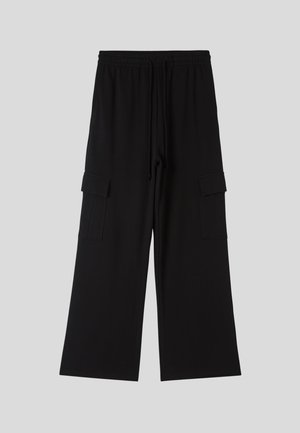 Pantaloni cargo neri realizzati in tessuto morbido, con un design a gamba larga, vita elastica con cordoncino e due tasche laterali.