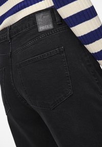 Pieces PCSELMA - Flared jeans - black denim