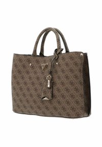 Borsa a tracolla marrone con motivo, caratterizzata da doppi manici, un logo triangolare e un piccolo tag attaccato. Il materiale è sintetico texturizzato con riflessi lucidi.