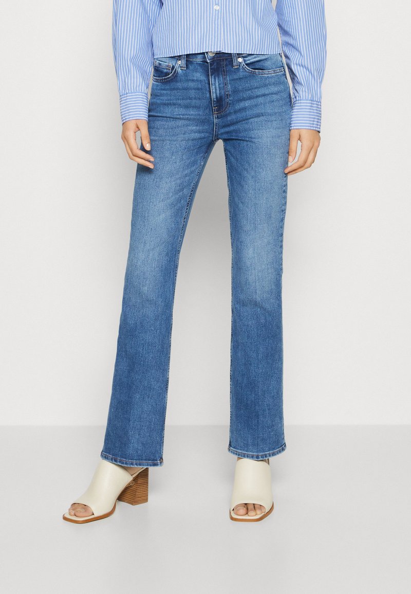 Marks & Spencer Eva Bootcut jeans light indigo/blue denim Zalando
