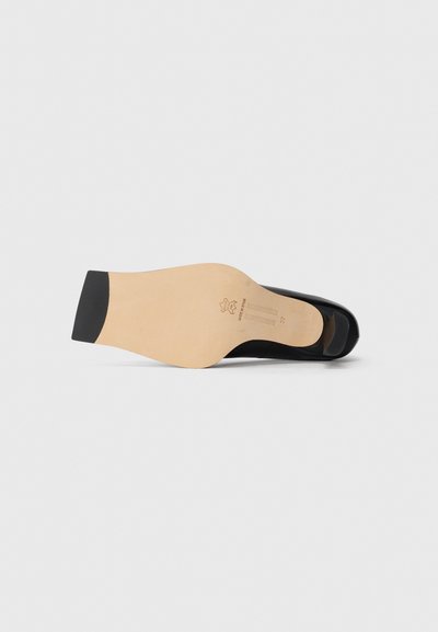 Black high-heeled shoe, glossy patent finish, peep-toe design, beige leather sole, rubberized heel, subtle logo detail, sleek and smooth texture.