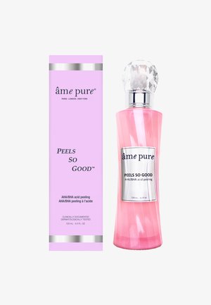 Rosa glassflaske med en fasettert krystallokk. Etiketten har hvit og sølv tekst. Følger med en matchende lavendelboks.