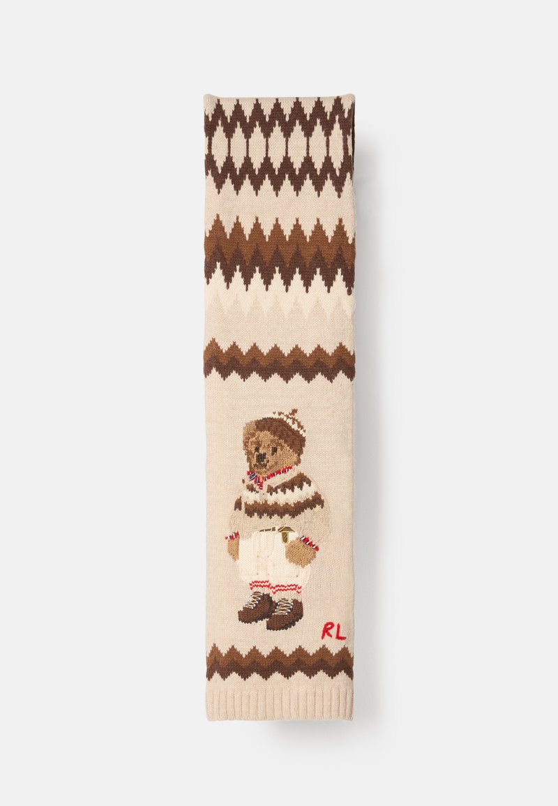 Beige strikket tørklæde med brune zigzag-mønstre og et billede af en bjørn iført vintertøj, støvler og hat, med røde "RL" initialer.
