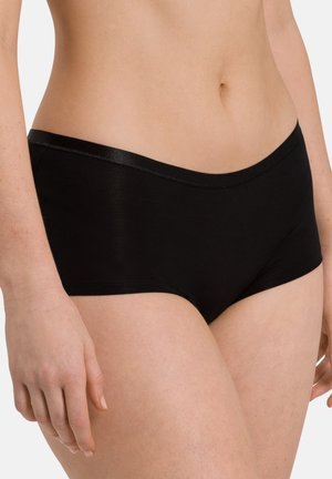 Schwarze Baumwoll-Hipster-Unterwäsche mit einem glatten elastischen Bund. Verfügt über ein schlichtes, klassisches Design ohne Muster oder Verzierungen.