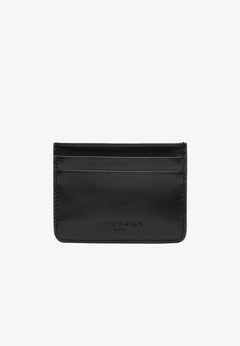 Czarny skórzany etui na karty z czterema przegródkami na karty, gładką fakturą, wytłoczonym logo z przodu oraz subtelnym przeszyciem wzdłuż krawędzi.
