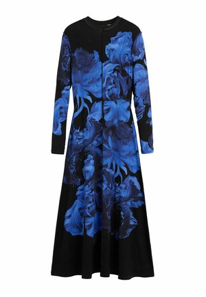 Rochie midi neagră cu mâneci lungi, cu imprimeuri mari și vibrante de flori albastre pe față și mâneci, având un decolteu rotund.