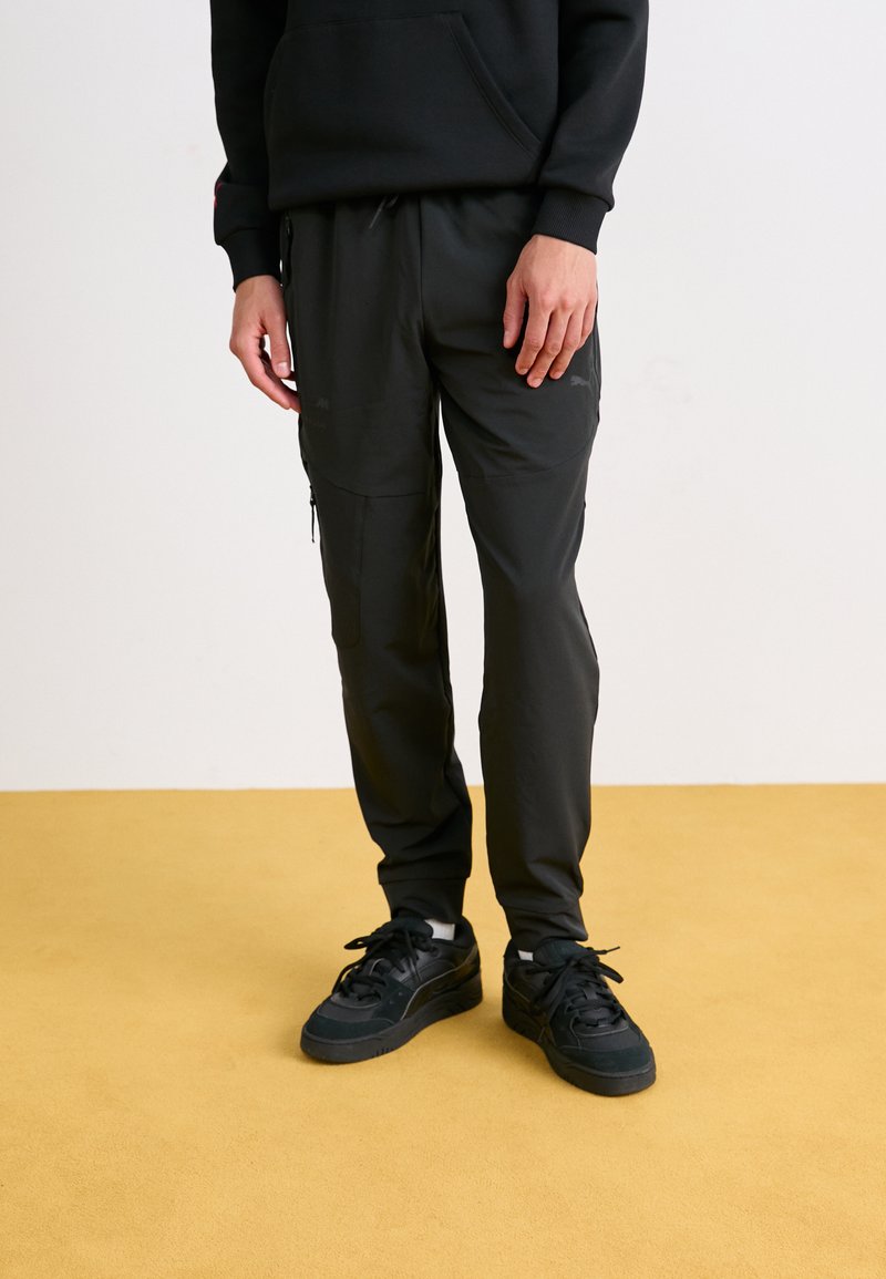 Puma BMW MMS LIFE PUMATECH PANTS - Treniņtērpa apakšdaļas - puma black