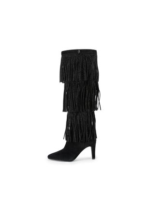 Bottines en suède noir avec un bout pointu et un talon de 7 cm, présentant des détails de franges superposées sur la tige et un accent décoratif en haut.