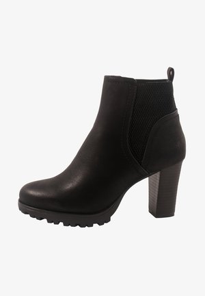 Botas negras hasta el tobillo con un upper de imitación cuero texturizado, paneles laterales elásticos y un tacón grueso. Cuenta con una suela de goma con relieve para mayor agarre.