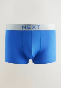 Blå bomullsboxer med en ljusgrå midjeband som har "NEXT" tryckt i blått. Designen inkluderar en åtsittande form och en slät yta.