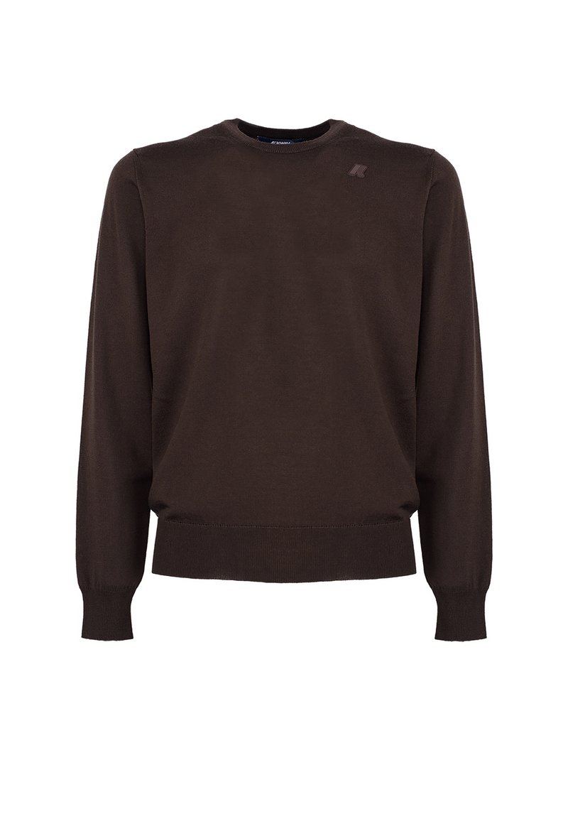 Brun strikket sweater med rund halsudskæring, lange ærmer, ribbede manchetter og kant, samt en lille logoaccent på venstre bryst.