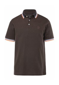 Camiseta tipo polo marrón hecha de tela texturizada, con un cuello que presenta detalles en naranja y gris, tres botones y un pequeño logotipo en el pecho.