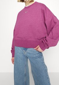 Nike Sportswear Sweatshirt - purple