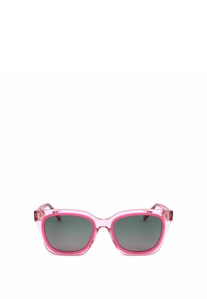 Occhiali da sole rettangolari traslucidi rosa con lenti scure, mostrati su uno sfondo bianco.