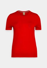 T-shirt rosso a maniche corte, realizzato in morbido cotone, con scollatura rotonda e una consistenza liscia, dal design semplice e di colore uniforme.