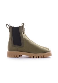 Botas Chelsea verde olivo con paneles laterales de tela negra, suelas de goma texturizadas y tiradores. Diseñadas con una forma elegante y aerodinámica.