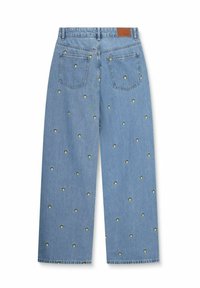 Jean en denim bleu clair avec une coupe droite, arborant des motifs brodés verts et jaunes sur l'ensemble, et deux poches arrière.