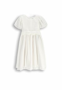 Biała sukienka z krótkimi bufkami, dopasowanym gorsetem z marszczeniami i zwiewnym dołem. Gładki materiał o lekkiej teksturze.