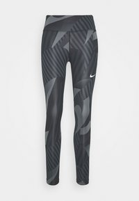 Czarne i ciemnoszare legginsy Nike z wzorem, z wysokim stanem i białym logo swoosh na górnej lewej udzie.