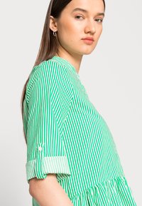 mbyM ALBANA - Vestido camiseiro - amoli green