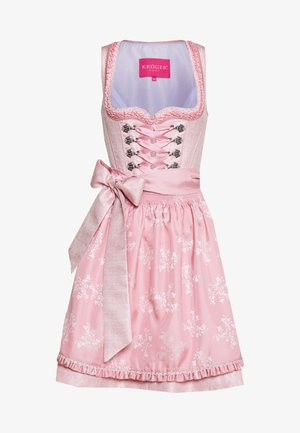 Dirndl rosa tradicional con patrón floral, corsé con cordones, lazo de satén y dobladillo con volantes. Presenta una cintura ajustada y acentos de buen gusto.