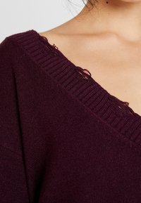 Honey Punch Stickad tröja - purple