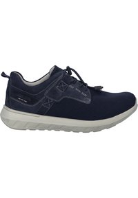 Scarpa sportiva blu navy con tomaia in mesh, dettagli lisci, linguetta per la calzata e suola in gomma bianca ammortizzata con battistrada strutturato.