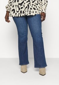 Wrangler BOOTCUT - Calças de ganga bootcut - good life