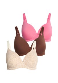 Tres sujetadores: uno rosa con textura suave, otro marrón oscuro con material blando, y uno beige con estampado de líneas onduladas. Todos tienen tirantes ajustables.
