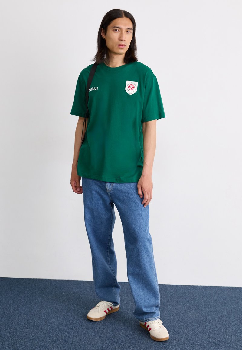 adidas Originals GRAPHIC TEE - Triko s potiskem - collegiate green